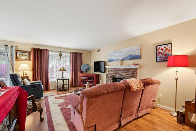 4921 Mcglashan St, Sacramento, CA 95820