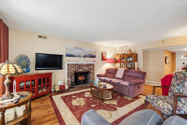 4921 Mcglashan St, Sacramento, CA 95820