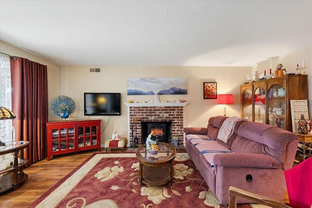 4921 Mcglashan St, Sacramento, CA 95820