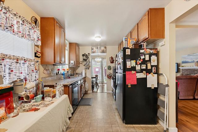 4921 Mcglashan St, Sacramento, CA 95820