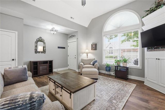 15624 W 61st Street, Shawnee, KS 66217