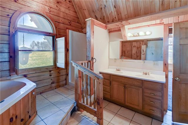 17301 E Kentucky Road, Independence, MO 64058