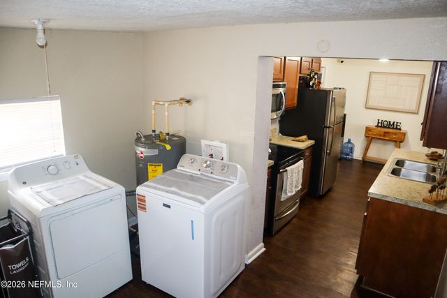 386 WOODSIDE Drive, Orange Park, FL 32073