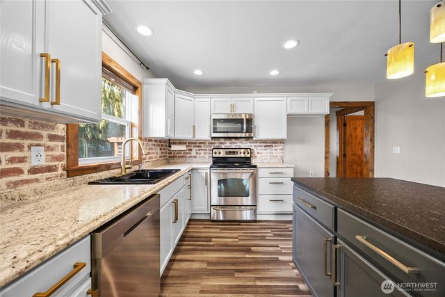 547 Silverbrook Road, Randle, WA 98377