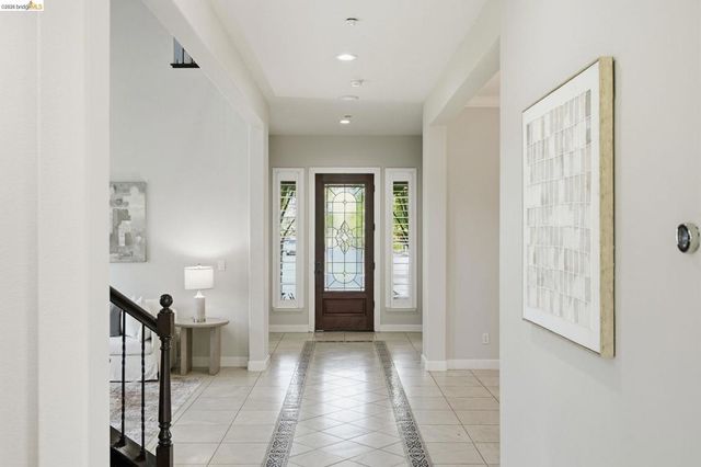 588 Big Basin Dr, Brentwood, CA 94513