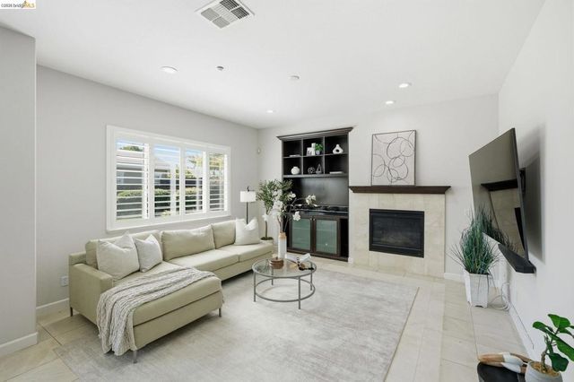 588 Big Basin Dr, Brentwood, CA 94513