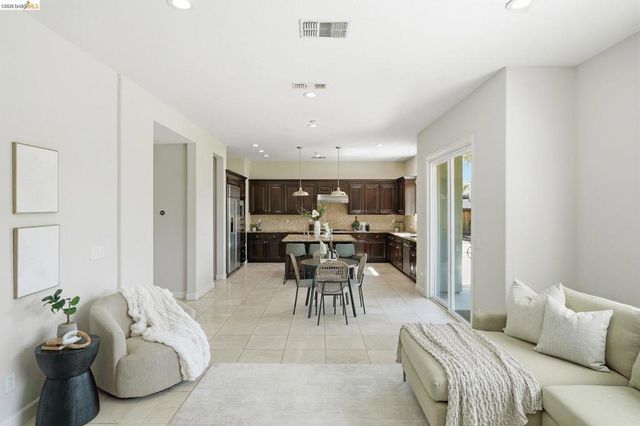 588 Big Basin Dr, Brentwood, CA 94513