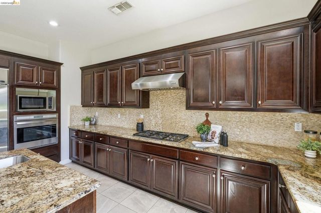 588 Big Basin Dr, Brentwood, CA 94513