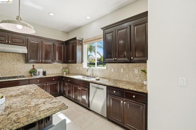 588 Big Basin Dr, Brentwood, CA 94513