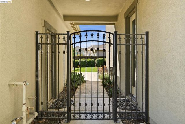 588 Big Basin Dr, Brentwood, CA 94513