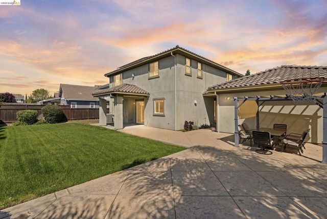 588 Big Basin Dr, Brentwood, CA 94513