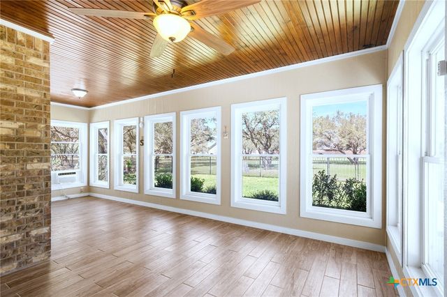 267 Oak View Drive, Inez, TX 77968