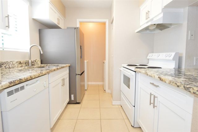 8627 FANCY FINCH DRIVE 102, Tampa, FL 33614