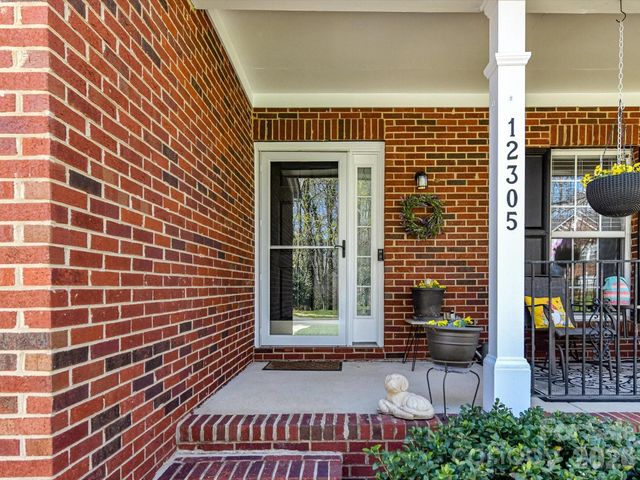 12305 Chickasaw Drive, Huntersville, NC 28078