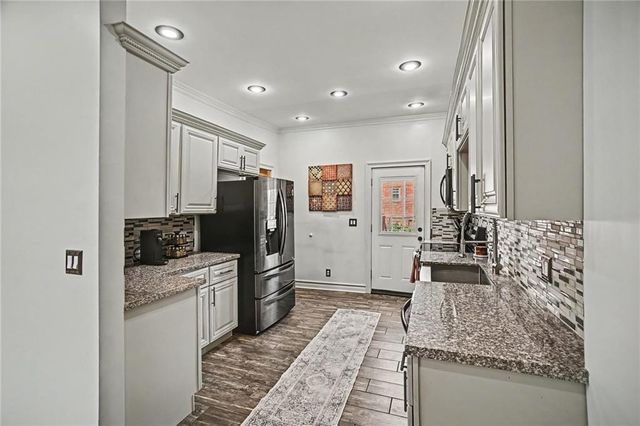 3012 Flora Avenue, Kansas City, MO 64109
