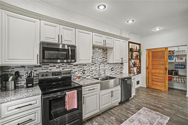 3012 Flora Avenue, Kansas City, MO 64109