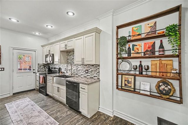 3012 Flora Avenue, Kansas City, MO 64109