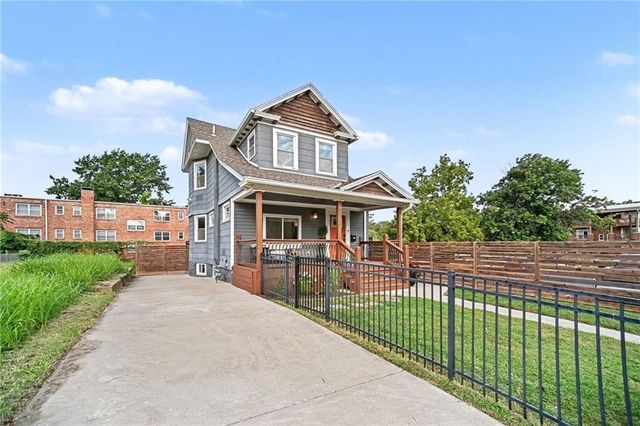 3012 Flora Avenue, Kansas City, MO 64109