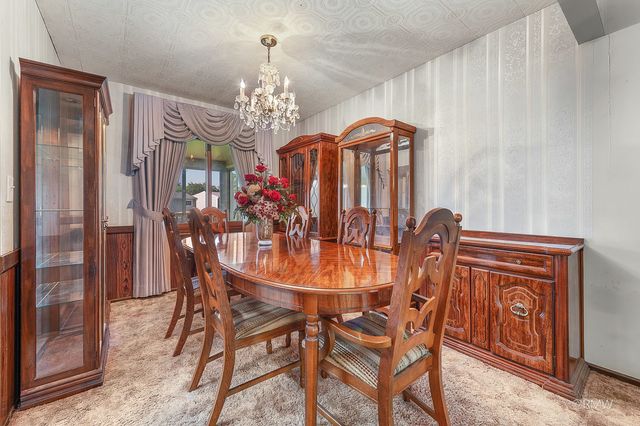 834 Edenwood Drive, Roselle, IL 60172