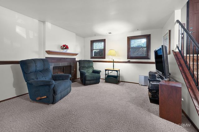 834 Edenwood Drive, Roselle, IL 60172