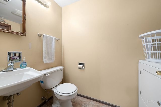 834 Edenwood Drive, Roselle, IL 60172
