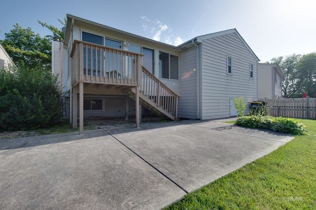 834 Edenwood Drive, Roselle, IL 60172