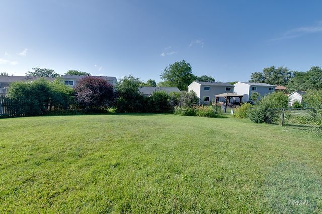 834 Edenwood Drive, Roselle, IL 60172