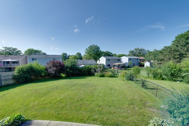 834 Edenwood Drive, Roselle, IL 60172