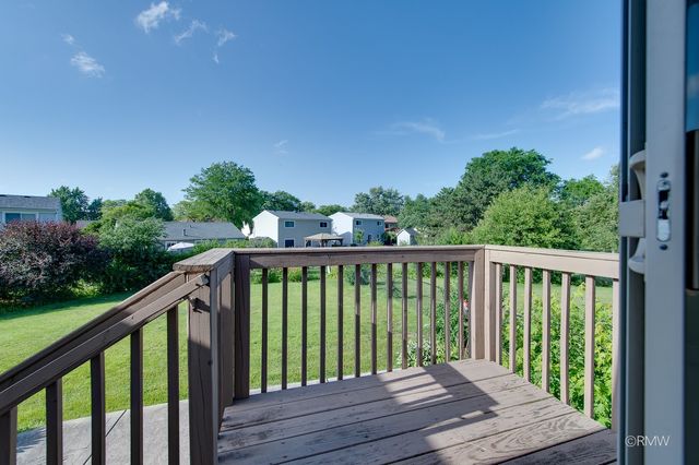 834 Edenwood Drive, Roselle, IL 60172