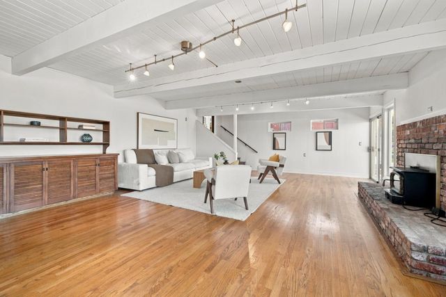 2850 Medford Avenue, Redwood City, CA 94061