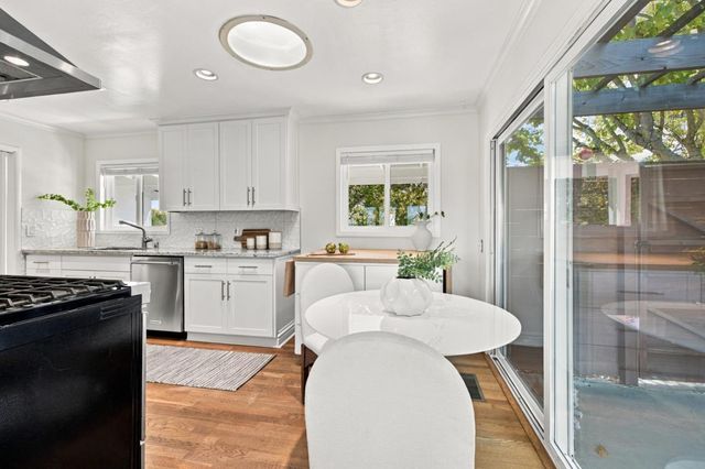 2850 Medford Avenue, Redwood City, CA 94061