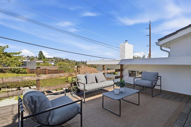 2850 Medford Avenue, Redwood City, CA 94061