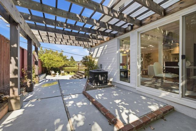 2850 Medford Avenue, Redwood City, CA 94061