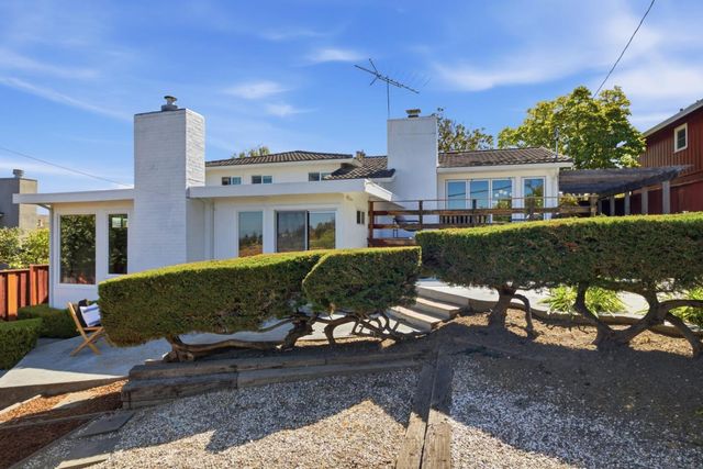 2850 Medford Avenue, Redwood City, CA 94061