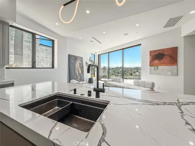 5130 Medina, Woodland Hills, CA 91364