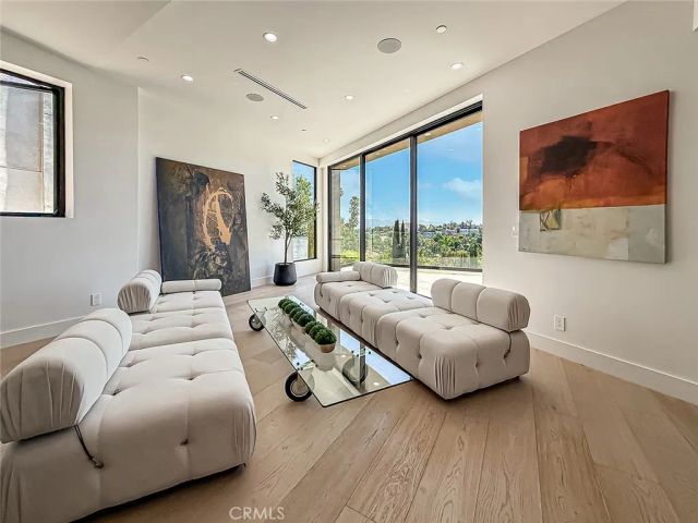 5130 Medina, Woodland Hills, CA 91364