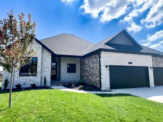 3940 East Ridgeview Street, Springfield, MO 65809