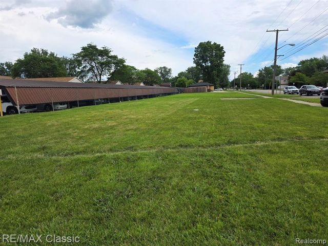30006 Utica Road, Roseville, MI 48066