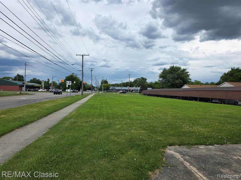 30006 Utica Road, Roseville, MI 48066