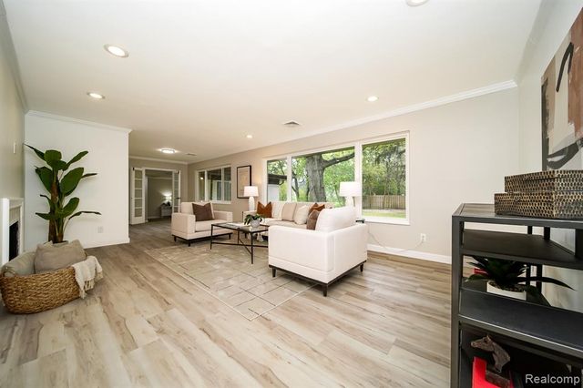 19041 Bungalow Drive, Lathrup Village, MI 48076