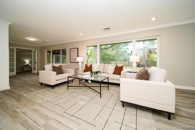 19041 Bungalow Drive, Lathrup Village, MI 48076