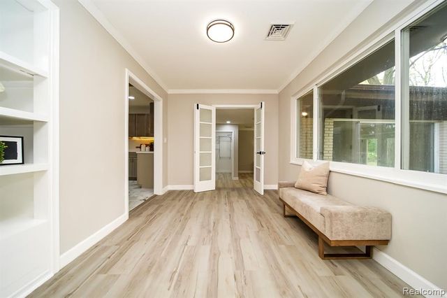 19041 Bungalow Drive, Lathrup Village, MI 48076