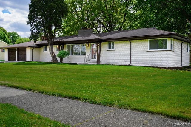 19041 Bungalow Drive, Lathrup Village, MI 48076