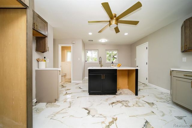 19041 Bungalow Drive, Lathrup Village, MI 48076