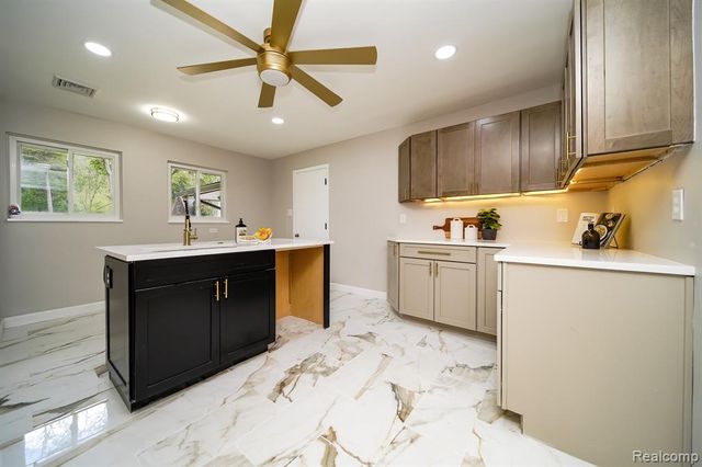 19041 Bungalow Drive, Lathrup Village, MI 48076