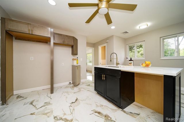 19041 Bungalow Drive, Lathrup Village, MI 48076