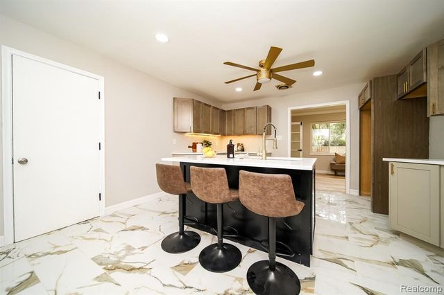 19041 Bungalow Drive, Lathrup Village, MI 48076