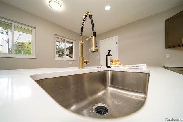 19041 Bungalow Drive, Lathrup Village, MI 48076