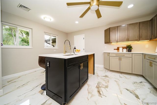 19041 Bungalow Drive, Lathrup Village, MI 48076