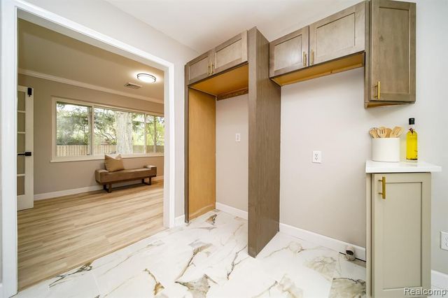 19041 Bungalow Drive, Lathrup Village, MI 48076